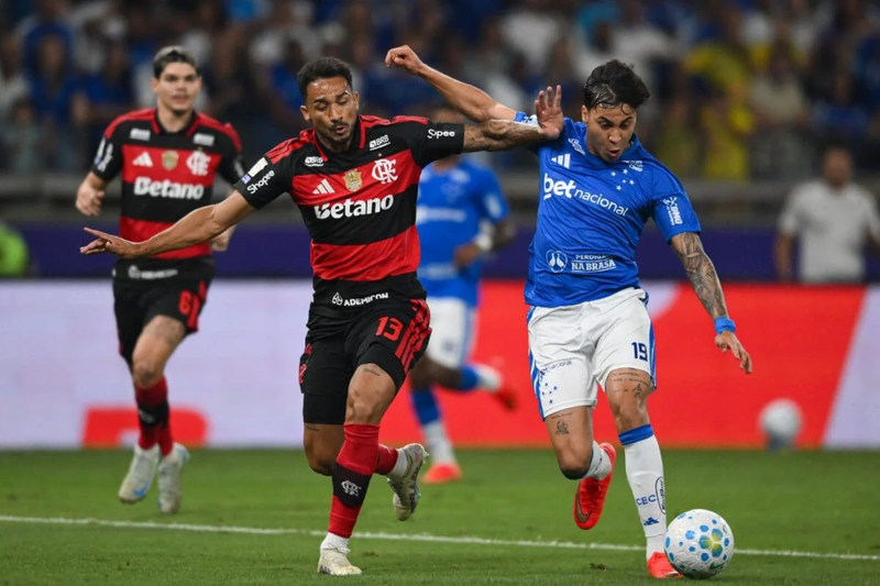 Matheus Pereira decide e Cruzeiro vence o Flamengo