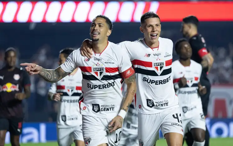 São Paulo bate o RB Bragantino e volta a vencer no Brasileirão após quatro meses