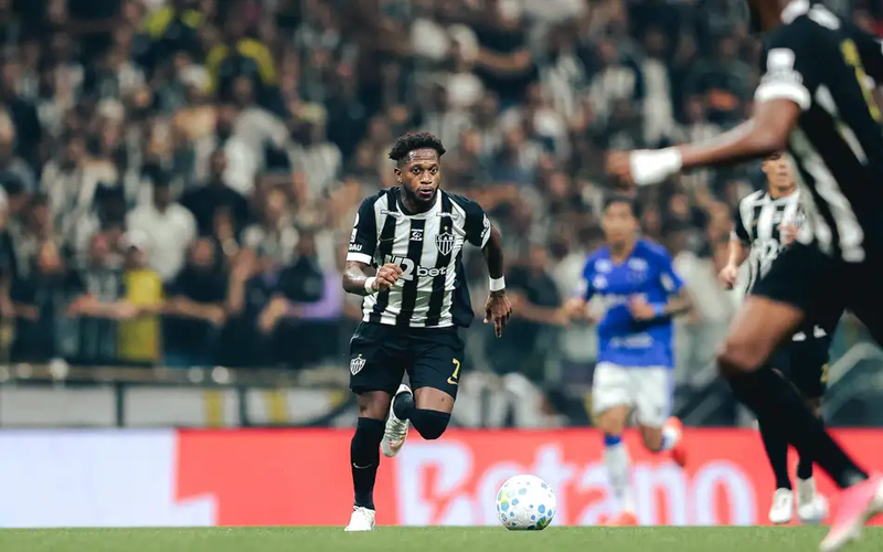 Atlético-MG vence Cruzeiro de virada e avança na Copa do Brasil