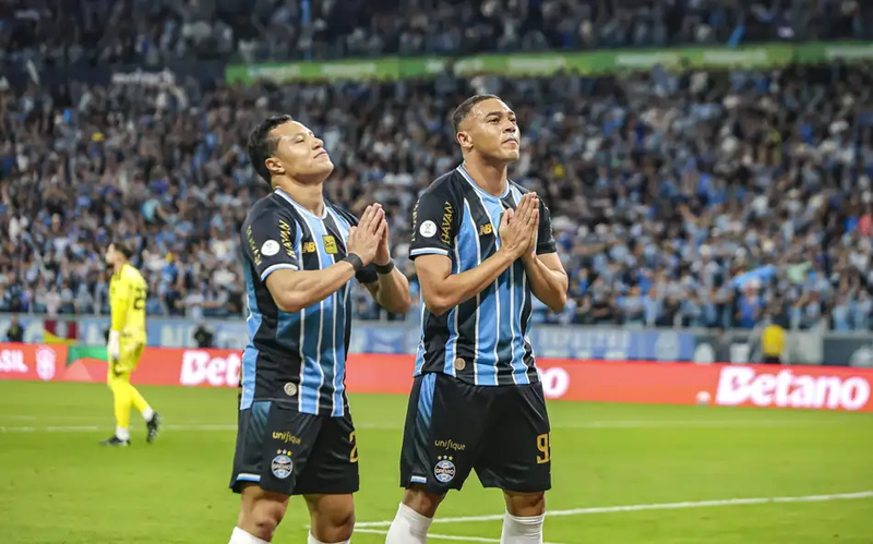 Grêmio bate o Internacional e avança às semifinais da Copa do Brasil