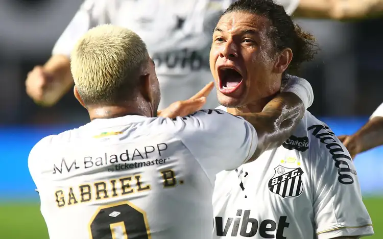 Santos vence o Atlético-MG e larga em vantagem na Sul-Americana