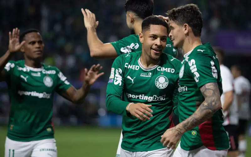 Palmeiras vence São Paulo e assume a liderança provisória do Brasileirão