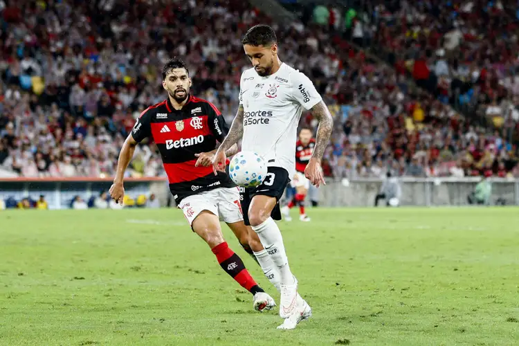 Com gol no fim, Flamengo vence o Corinthians e retoma liderança do Brasileirão