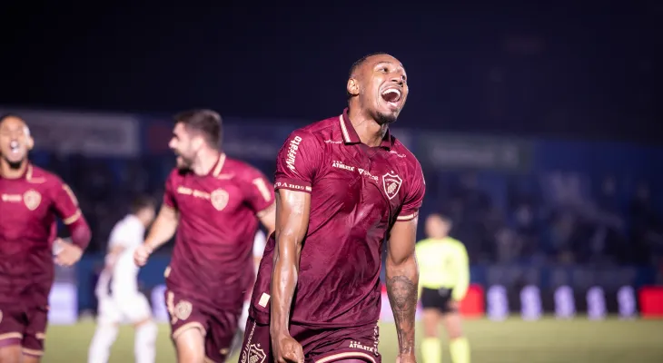 O Londrina fez 6x0 na Ponte e volta a sonhar com a permanência na Série B.