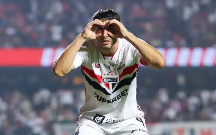 Com gol de Calleri São Paulo derrota o Inter em casa