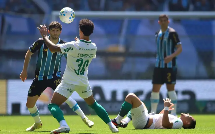 Palmeiras para em Weverton e empata com o Grêmio pelo Brasileirão