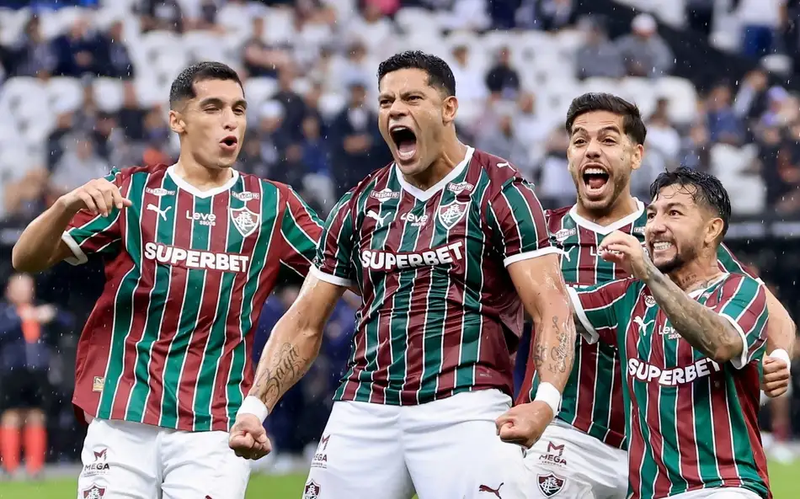 Hulk faz dois e Fluminense vence o Corinthians no Brasileirão e volta ao G-4