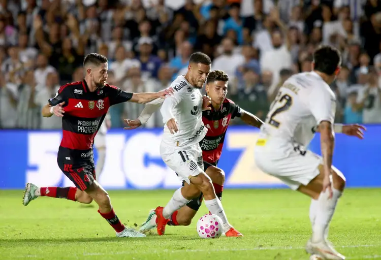 Flamengo larga na frente, mas sede empate ao Santos