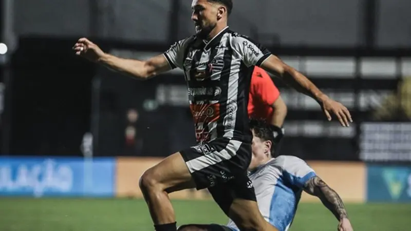 Tubarão deixa escapar vitória no final e se aproxima da Serie C