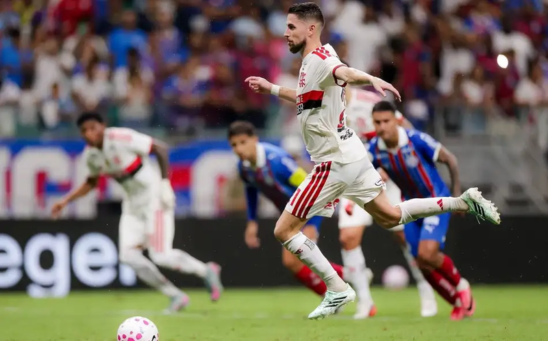 Flamengo vence Bahia por 3 a 0 e reassume a liderança do Brasileirão