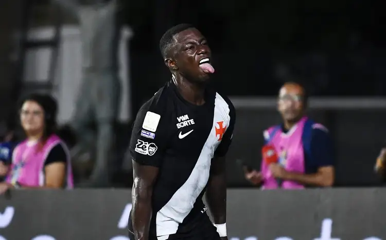 Marino brilha no fim, e Vasco vence Corinthians de virada no Brasileirão