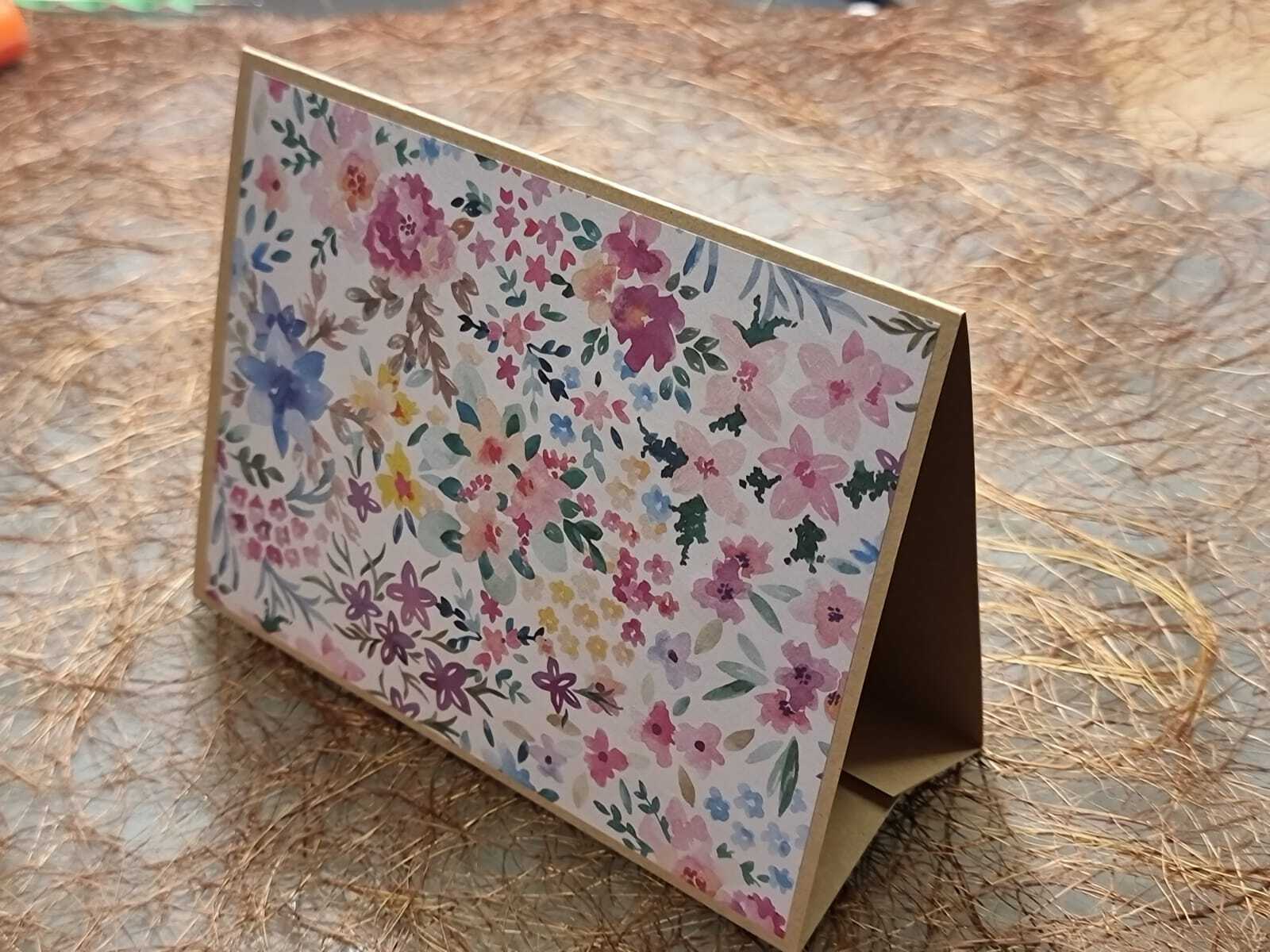 שלב 7 - הדבקת לוח השנה על המעמד