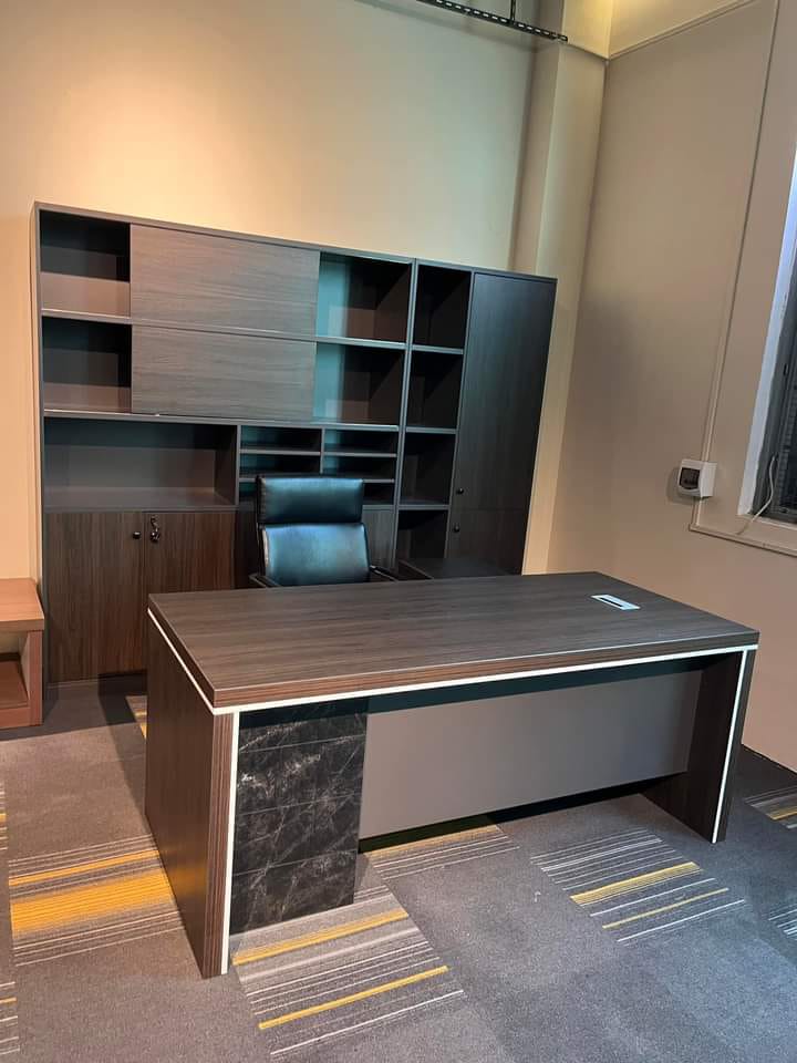 Table with Back Shelves – A Perfect Blend of Style and Storage