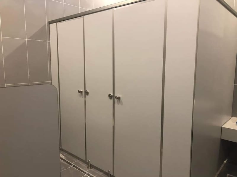 Economic Challenges of Toilet Cubicle Partition Costs in Mumbai and How to Overcome Them