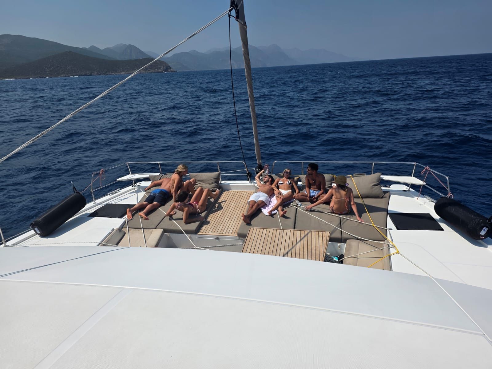 מפרשיות או מנועיות, קטמרן  או גולט