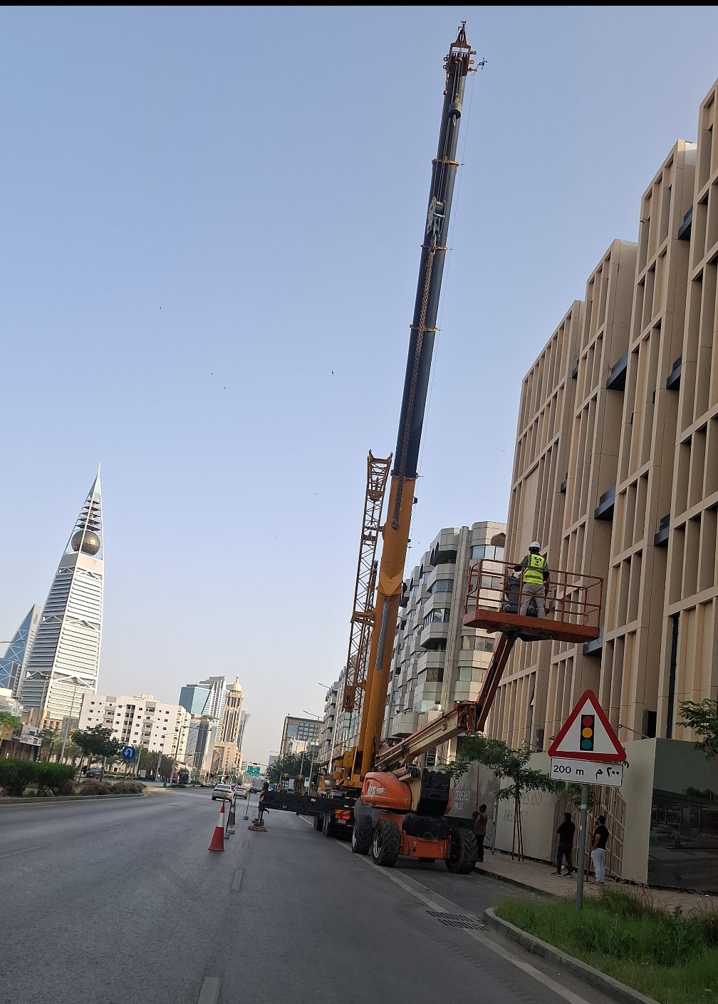 تأجير مان لفت وسيزر لفت للايجار كرين رافعه للايجار