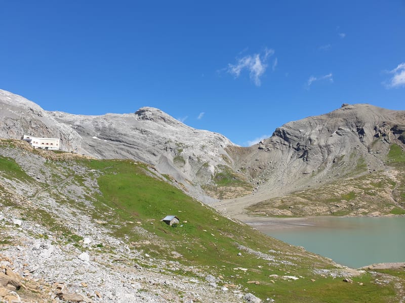 NUIT A 2 500M AU MILIEU DES LAPIAZ