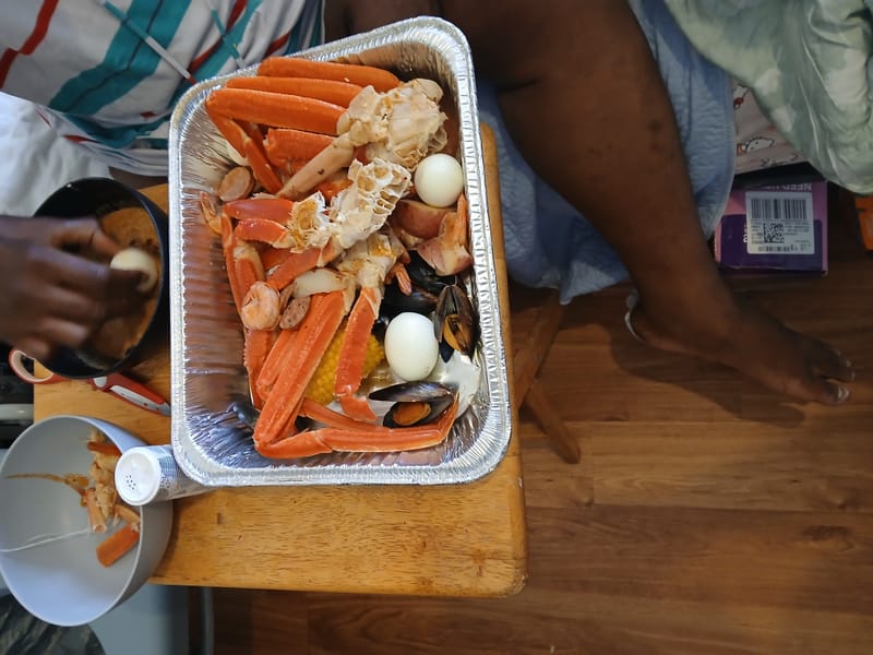 4 crableg clusterseafooe boil