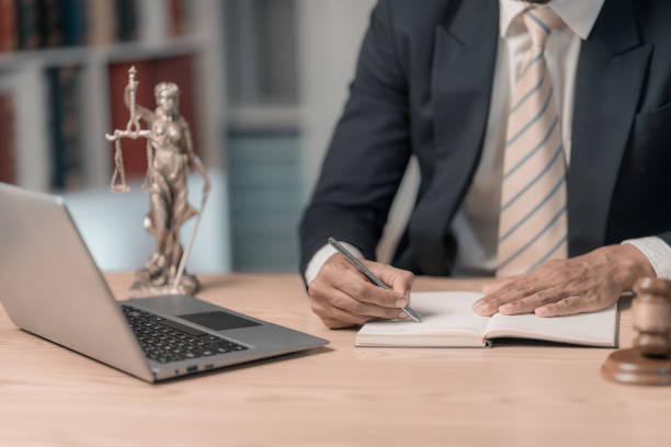 Sediu social găzduit de avocat – cum funcționează și ce beneficii aduce