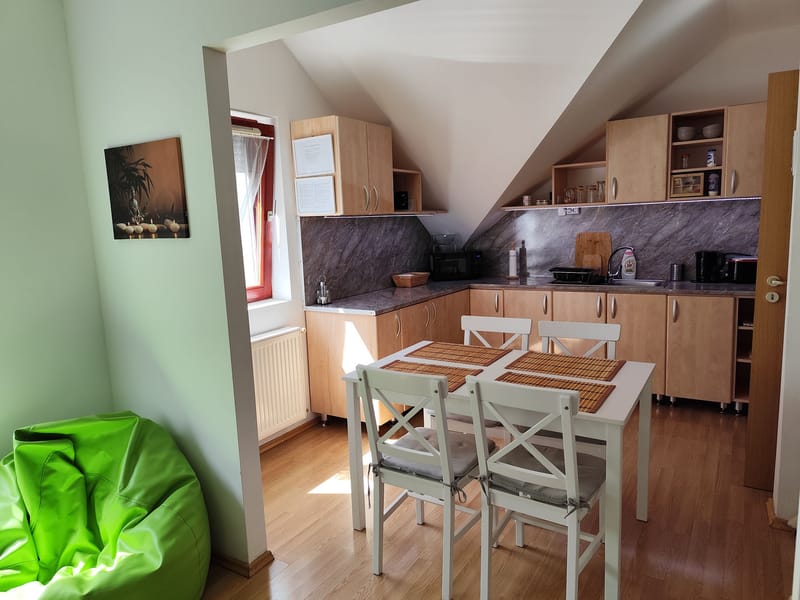 A szálláshely 58 nm    5 fő fogadására alkalmas 