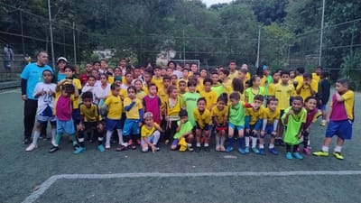 Apresentando os Novos Uniformes das Crianças do Instituto UCUS