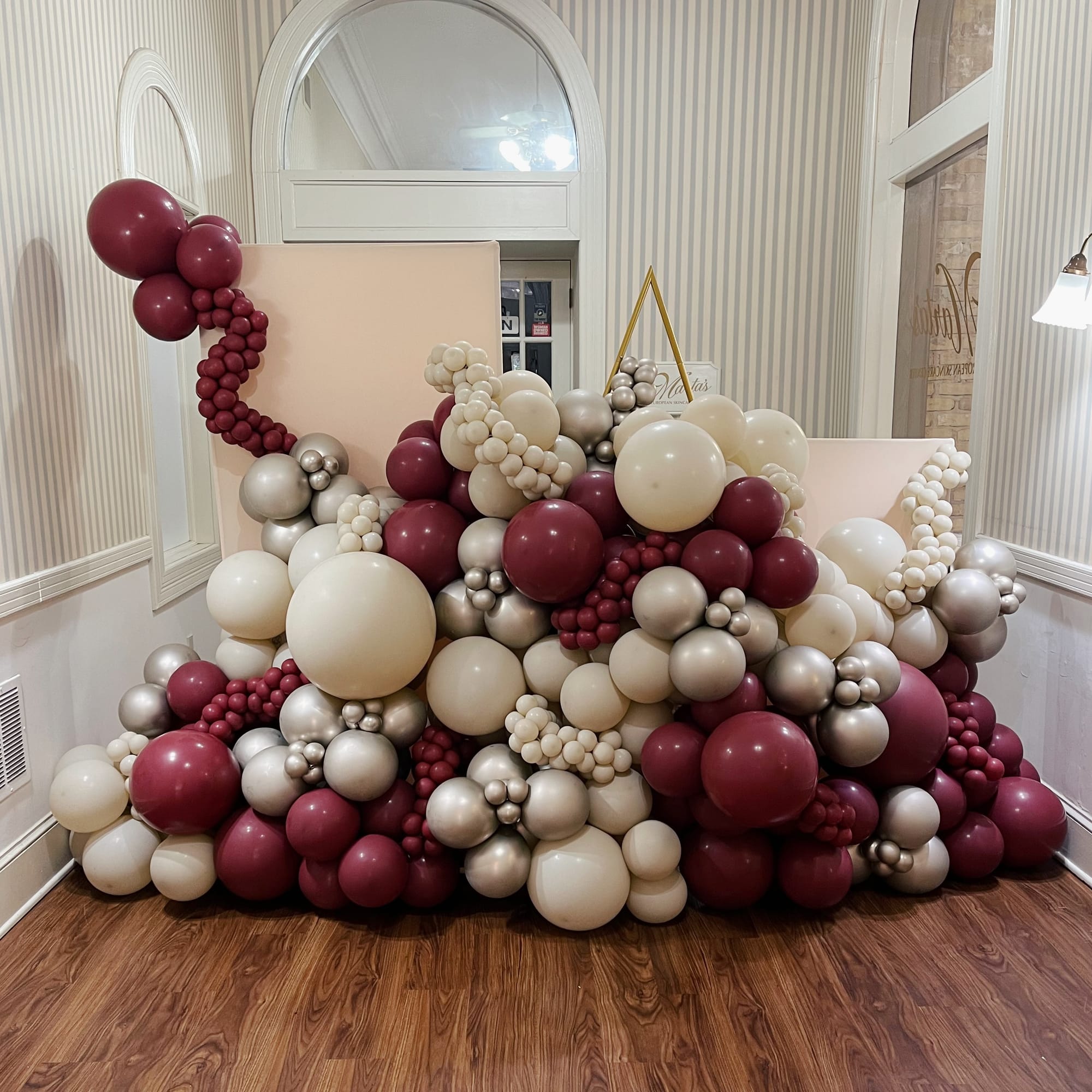 Non-traditional balloon wall