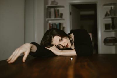 Szülés utáni depresszió vagy gyermekágyi blues? – Mikor kérj segítséget