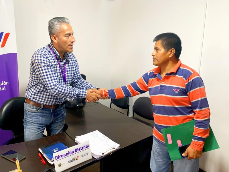 MIES gestiona madera para familias vulnerables de la comunidad Putuimi