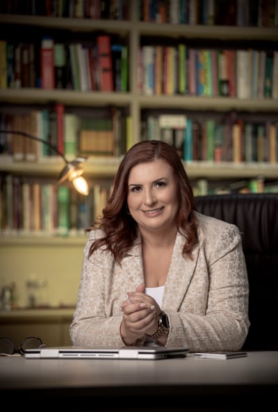 DRA. Adriana Belintani ADVOGADA