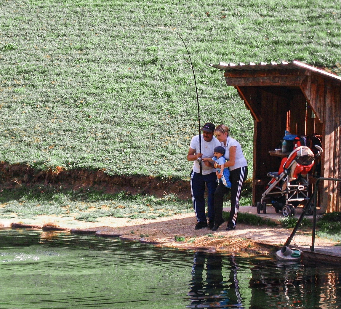 La pêche à la truite en famille à Burcin