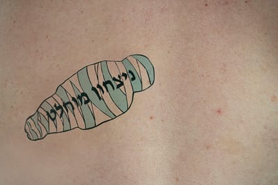 רועי רוזן | "קעקועי מלחמת עזה/לוסי חולה" | תערוכת יחיד | גלריית המדרשה | פתיחה 29.11.24 בשעה 11:00