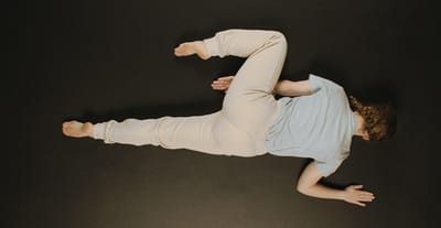 הילה בן ארי | "מִשְמָר" | מיצב וידאו תערוכת יחיד | גלריה אחד העם 9 | פתיחה 13.5.2025 בשעה 20:00