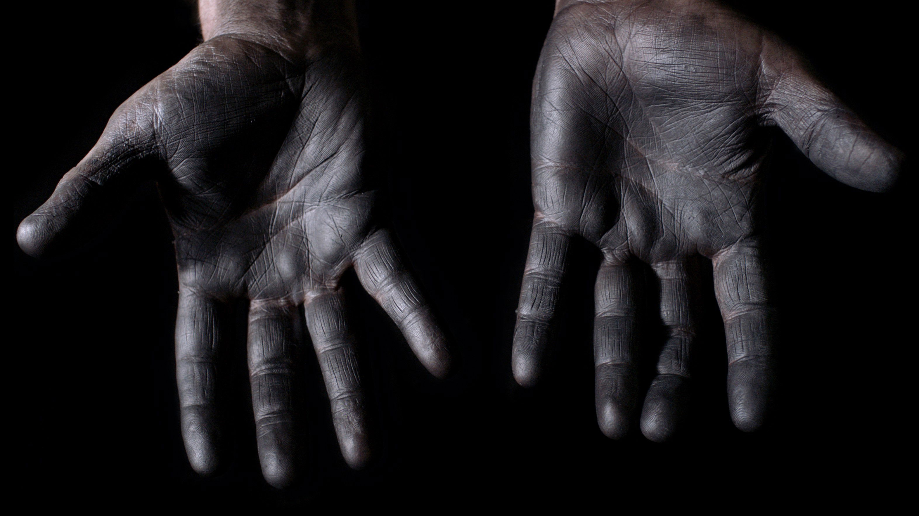 Ben Hagari, I, Pencil (graphite hands), 2022, print on acrylic sheet, lightbox, 28x50 cm