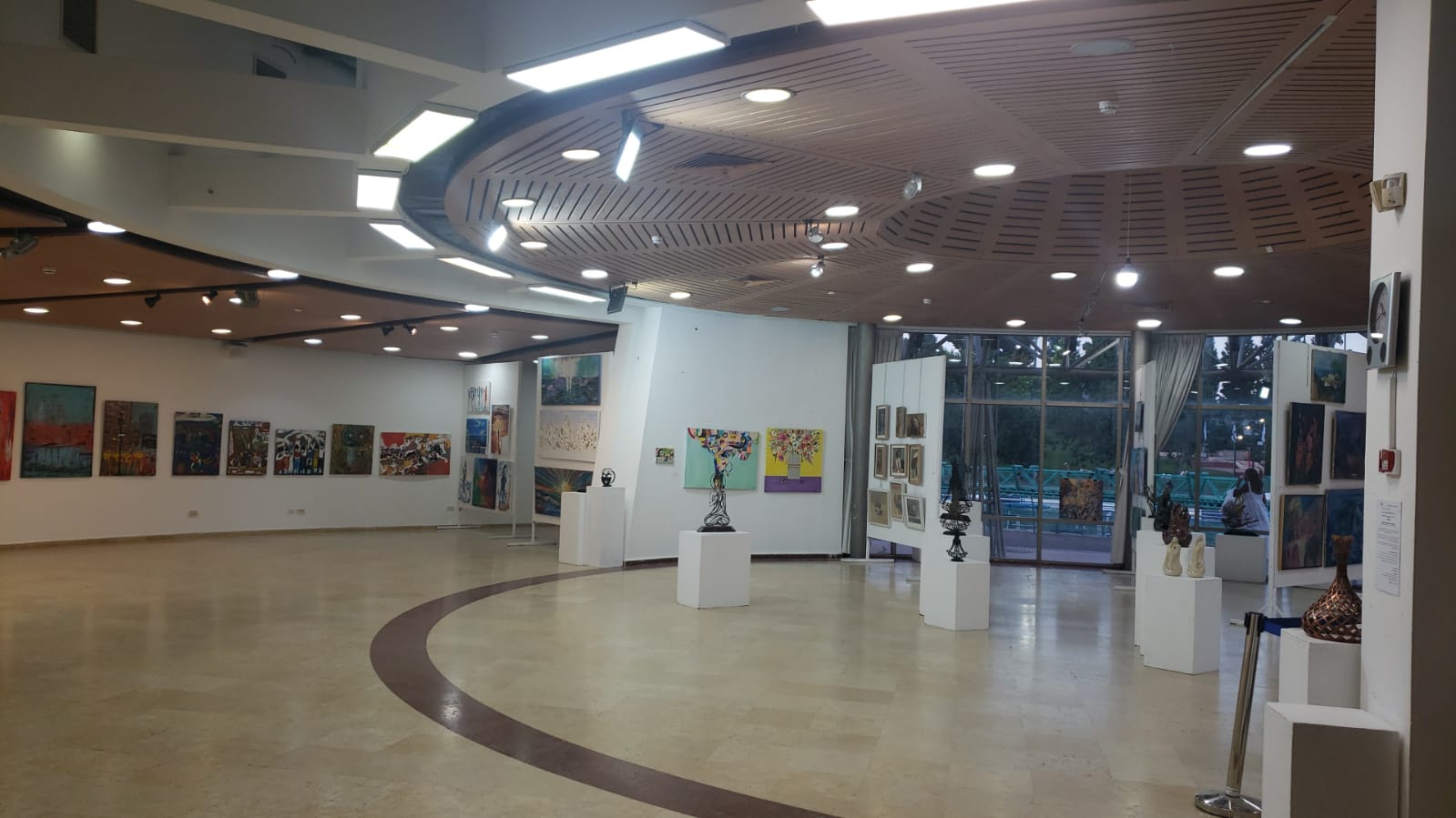 לפאר את הבית באגם, גלריה על האגם רעננה, רוני עוז, גלריית יוצרים