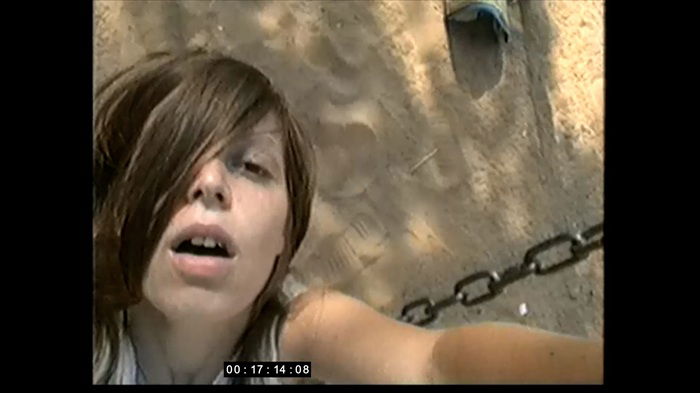 טינקר שיראי, נדנדה- צילום מסך מעבודת וידאו