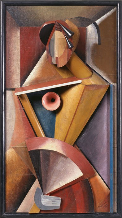 אלכסנדר ארכיפנקו 1887, קייב – 1964, ניו-יורק אשה עם מניפה, 1914 עץ צבוע, פח, זכוכית וחפצים מצויים על יוטה, מוצמד ללוח עץ, 108x61.5x13.5 ס"מ אוסף מוזיאון תל-אביב לאמנות מתנת משפחת גריץ, לונדון, 1956, לזכר אריך גריץ צילום: מוזיאון תל-אביב לאמנות