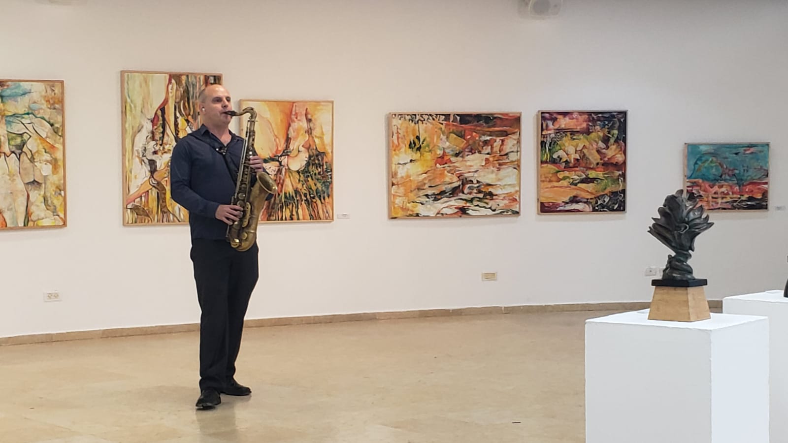 לפאר את הבית באגם, גלריה על האגם רעננה, רוני עוז, גלריית יוצרים