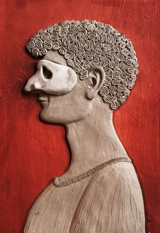 אורי זמיר, מַשָּׂא ג, 2026, פרטים מתוך הצבה, עץ בוק, קרמיקה. 