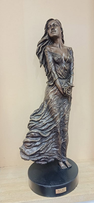 דינה בבאי, ברונזה, גובה 82 ס"מ, מחיר: 16,000 ש"ח