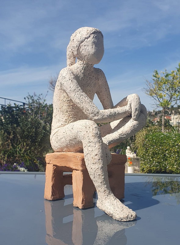 גבי רובינשטיין, חימר, 20×17 ס"מ, גובה 30 ס"מ, מחיר: 600 ש"ח