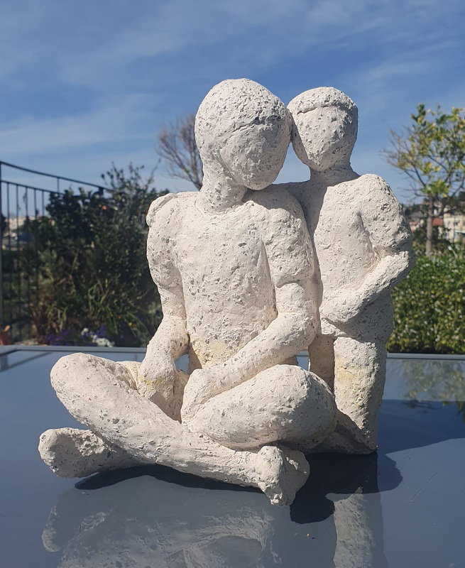 גבי רובינשטיין, חימר, 18×19 ס"מ, גובה 23 ס"מ. מחיר: 700 ש"ח