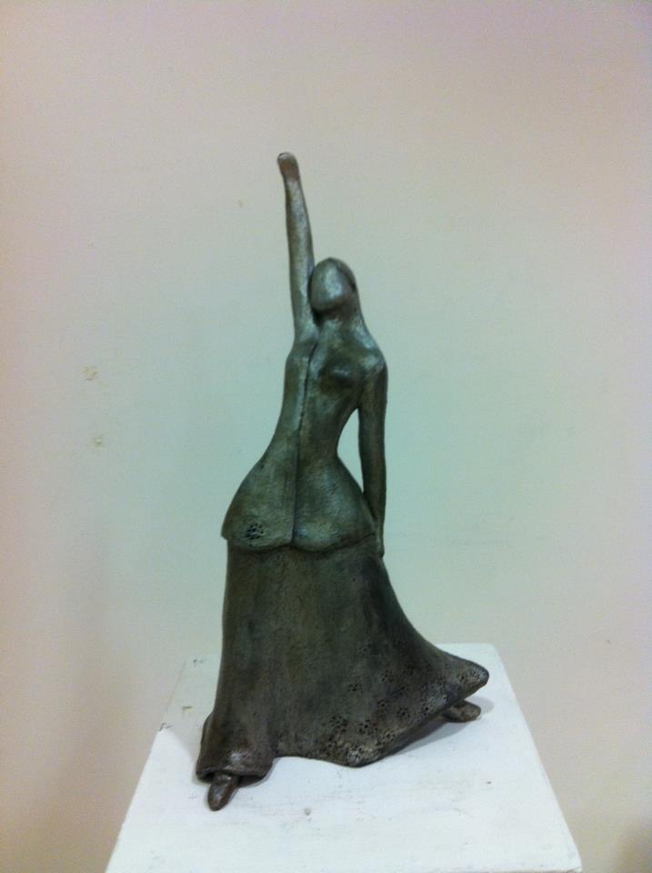 נעמי עוז ברקוביץ, "ניצחון", פסל חימר, 40 ס"מ גובה, מחיר: 2,500 ש"ח