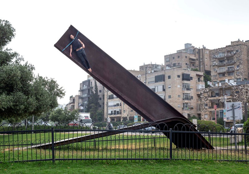 דניאל קאפ, היתלות (שמי), הזרקת דיו, 2024, 100על70 סמ