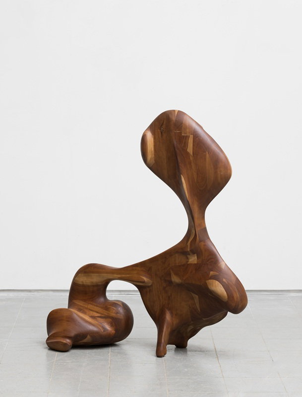אוסף דודי לזר Uriel Miron, Hey Rudy!, 2023, Cherry Wood, 92 x 78 x 36 cm