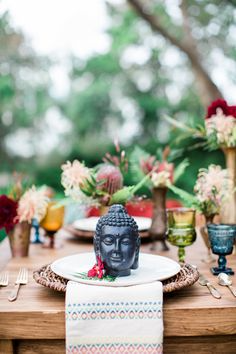 Ceci contient une image de : Eclectic Wedding Ideas Inspired by Wanderlust