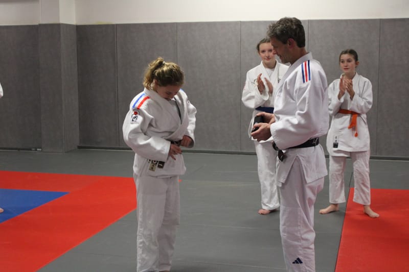 Remise ceinture noire Angèle - 02/12/25