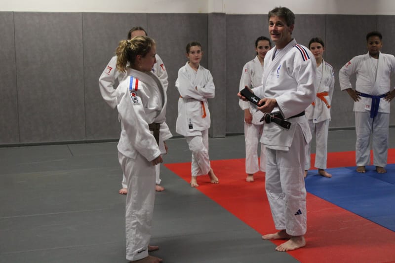Remise ceinture noire Angèle - 02/12/25