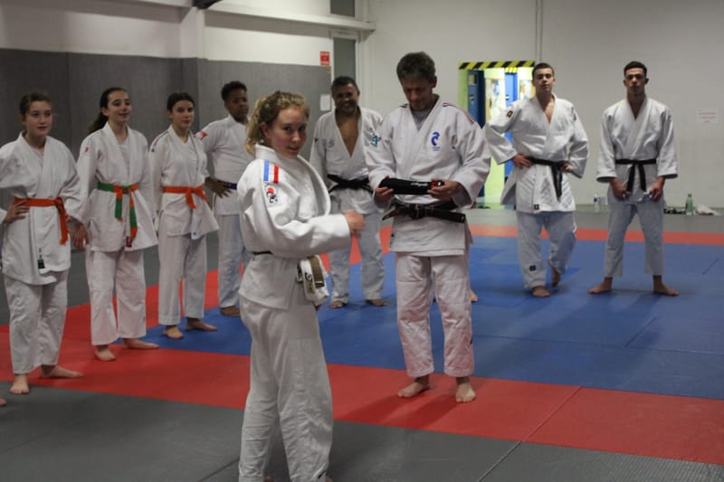 Remise ceinture noire Angèle - 02/12/25