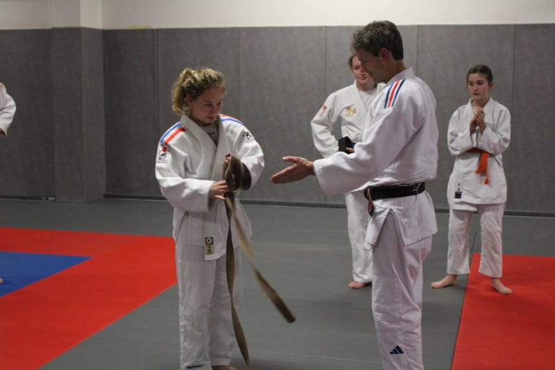 Remise ceinture noire Angèle - 02/12/25