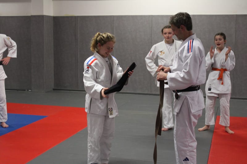 Remise ceinture noire Angèle - 02/12/25